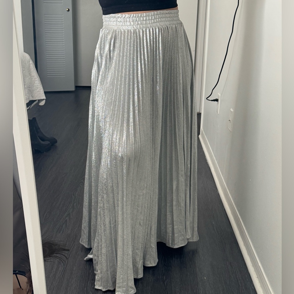 San joy maxi skirt plated size M